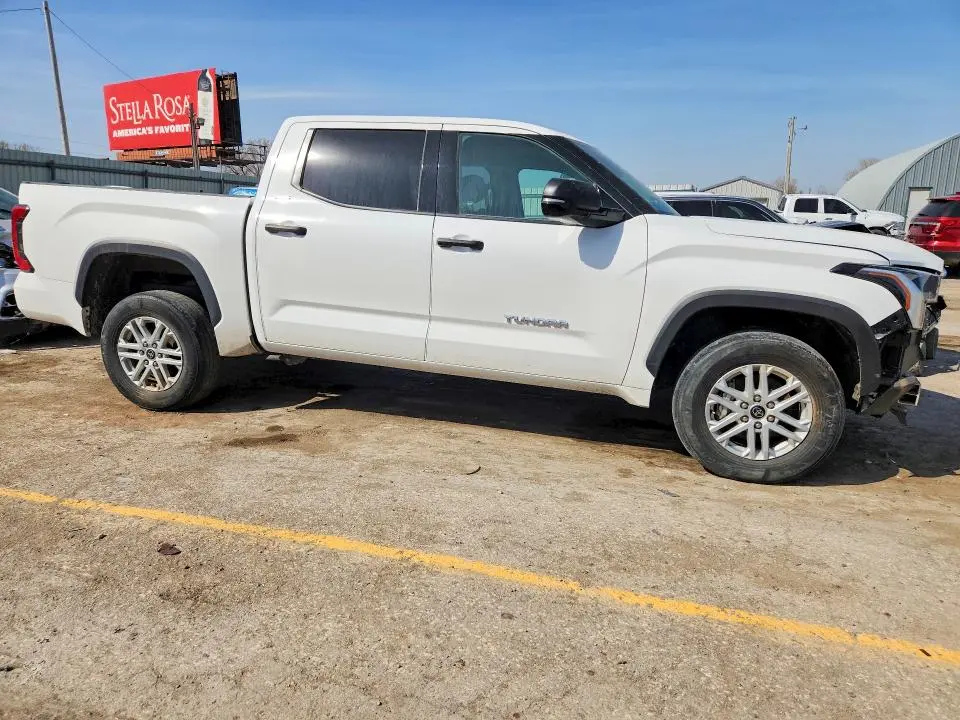 2022 TOYOTA TUNDRA SR5  