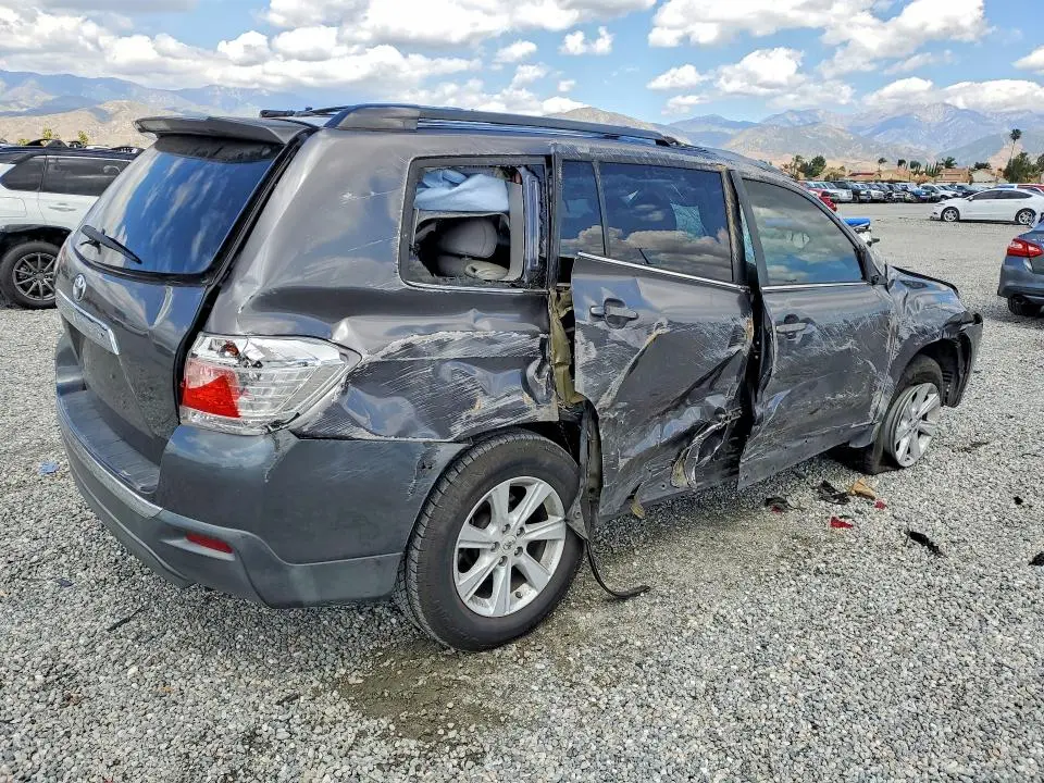 2012 TOYOTA HIGHLANDER SE  