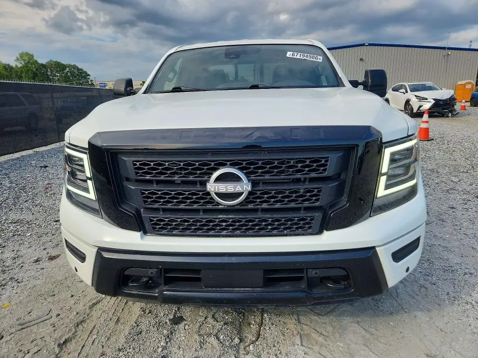 2023 NISSAN TITAN SV  