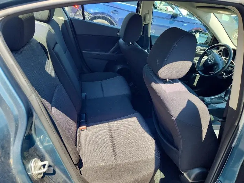 2010 MAZDA 3   