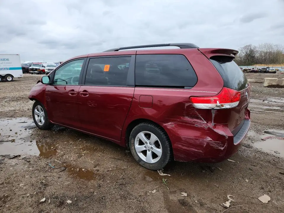 2013 TOYOTA SIENNA LE  