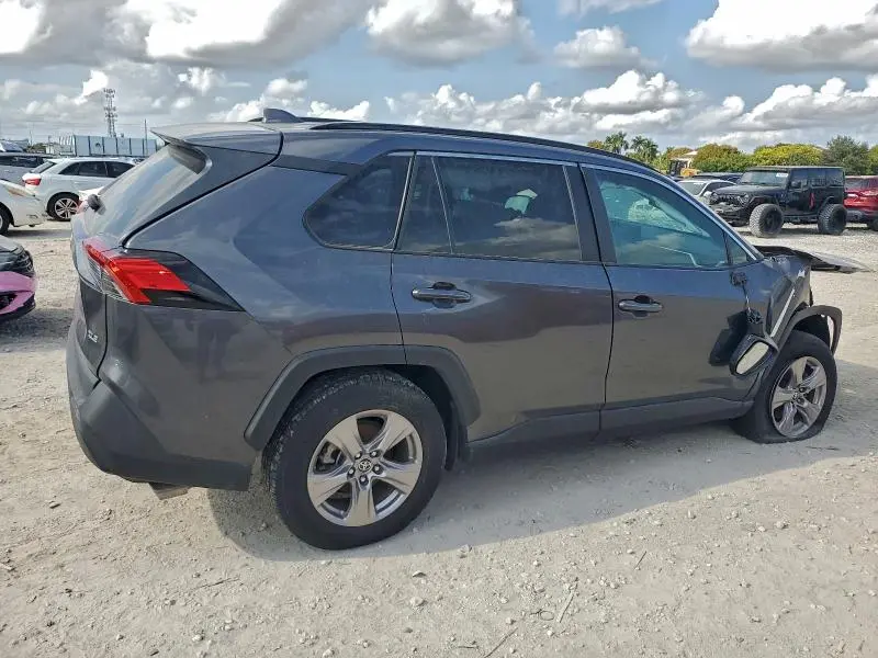 2022 TOYOTA RAV4 XLE  