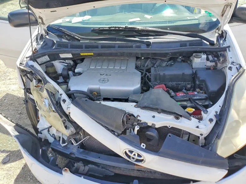 2010 TOYOTA SIENNA LE 7-PASSENGER  