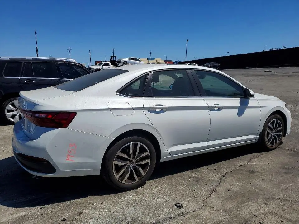 2025 VOLKSWAGEN JETTA SE  