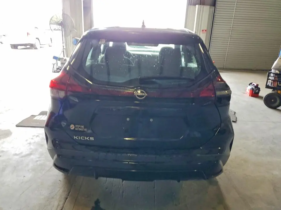 2022 NISSAN KICKS S  