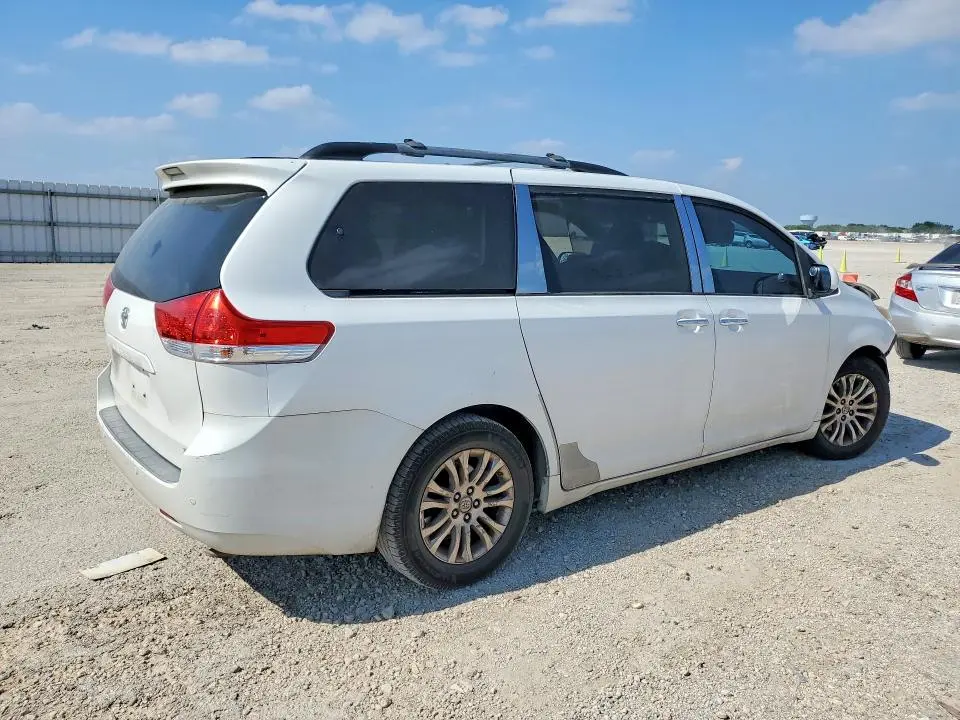 2012 TOYOTA SIENNA XLE 8-PASSENGER  