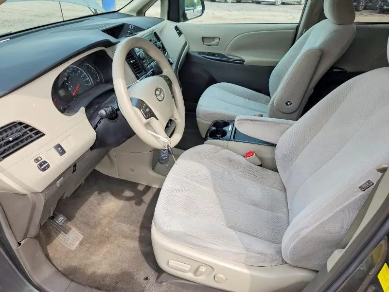 2011 TOYOTA SIENNA LE  