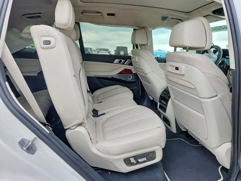 2022 BMW X7 ALPINA XB7  