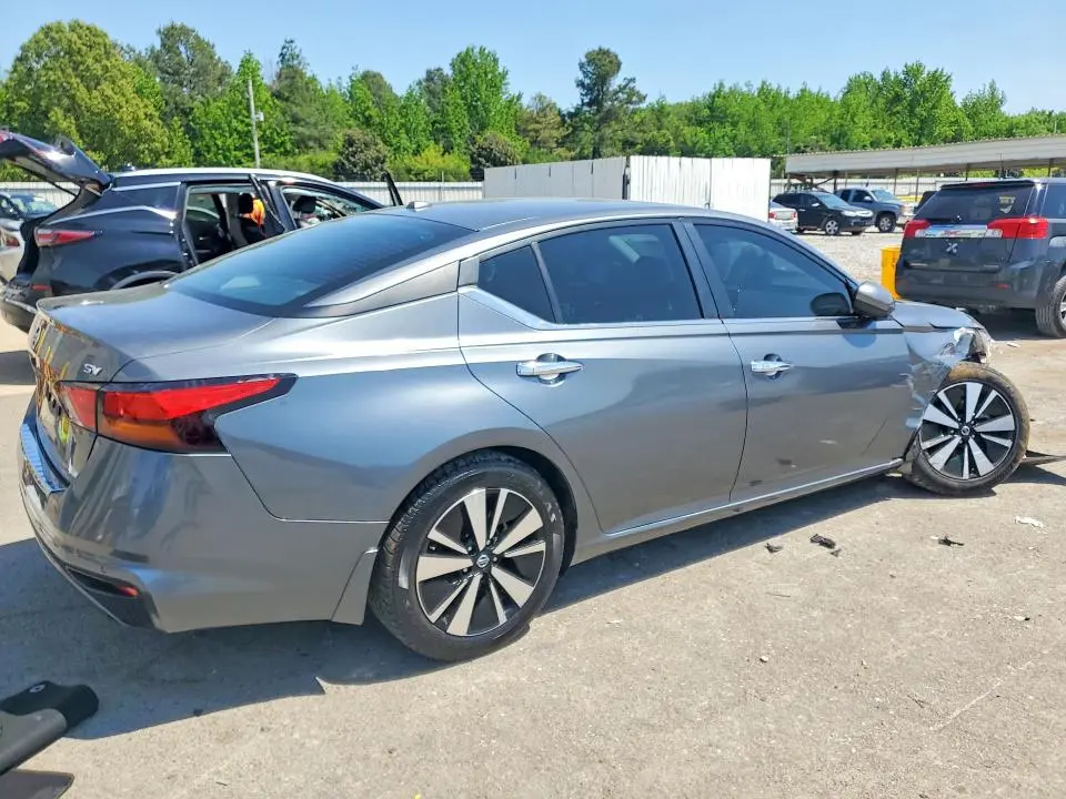 2022 NISSAN ALTIMA SV  