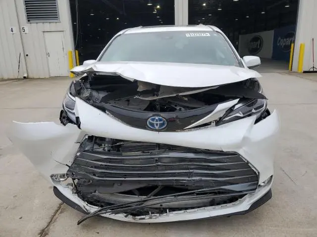 2024 TOYOTA SIENNA LIMITED  