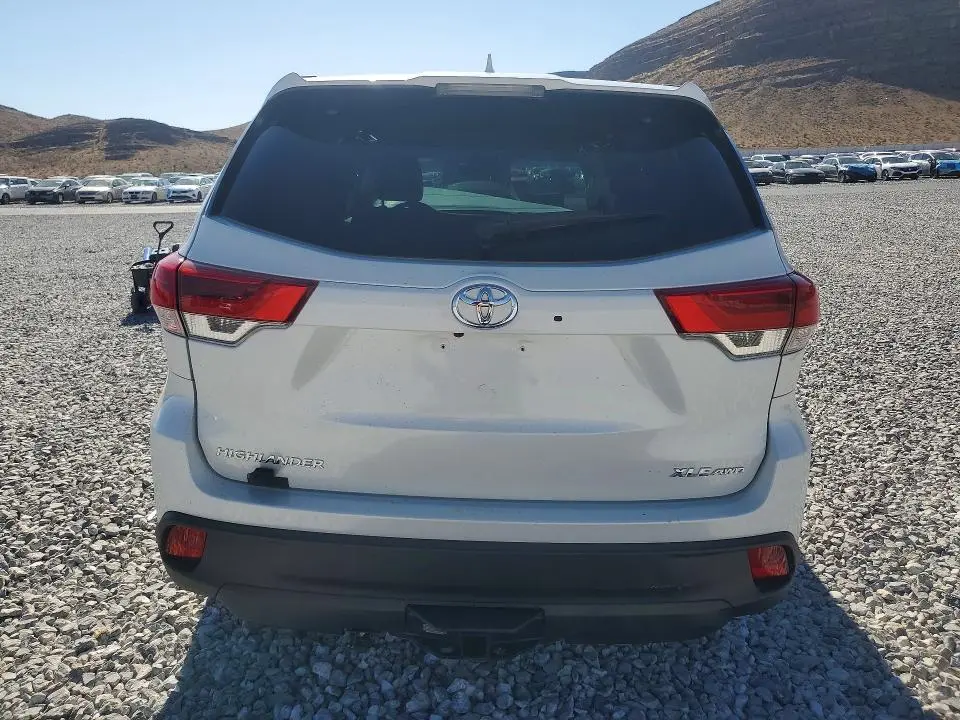 2017 TOYOTA HIGHLANDER XLE  