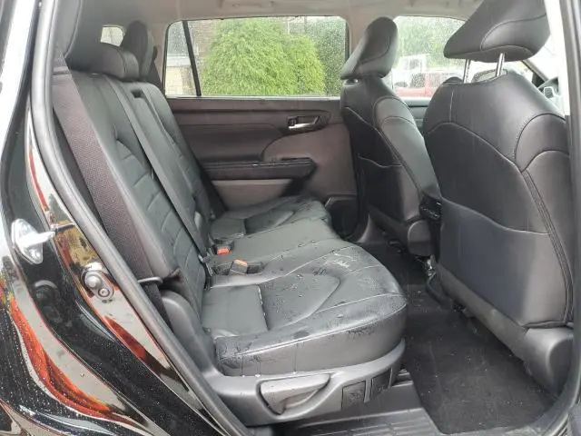 2024 TOYOTA HIGHLANDER LE  