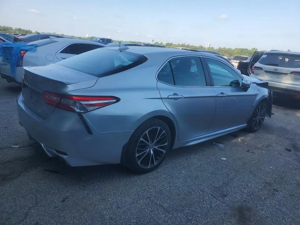 2019 TOYOTA CAMRY SE  