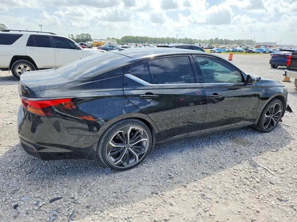 2024 NISSAN ALTIMA SR  