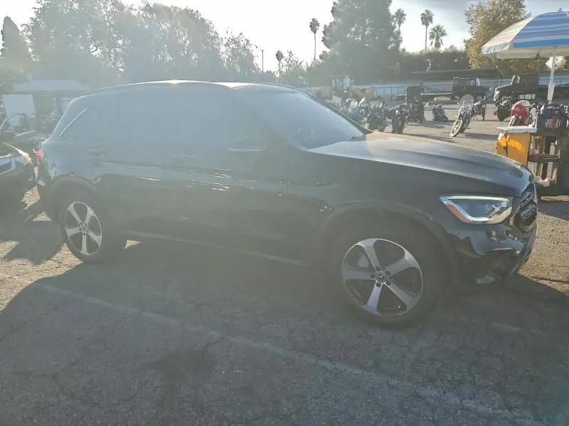 2021 MERCEDES-BENZ GLC 300  
