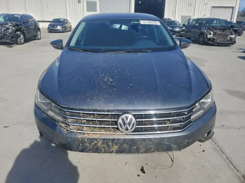 2016 VOLKSWAGEN PASSAT SE  