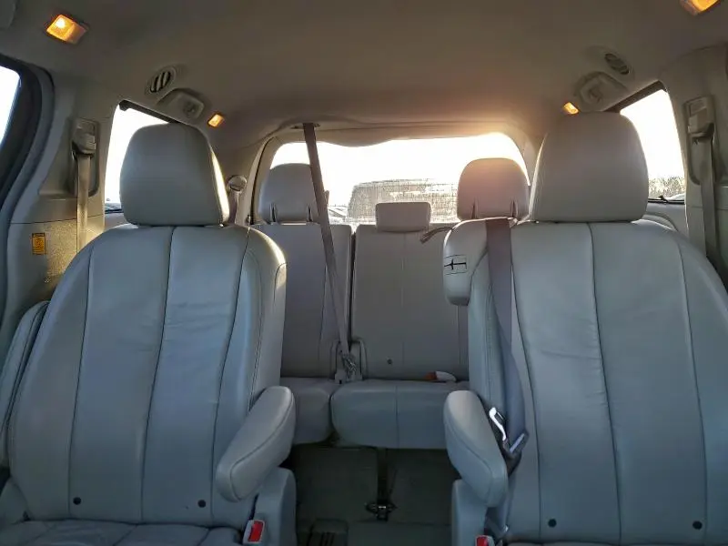 2011 TOYOTA SIENNA XLE  