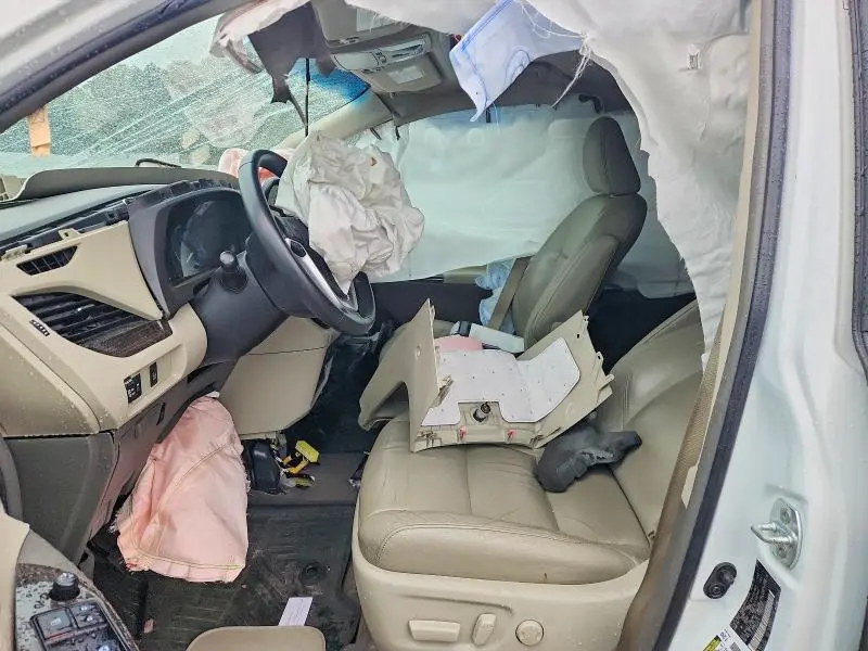 2017 TOYOTA SIENNA XLE 8-PASSENGER  