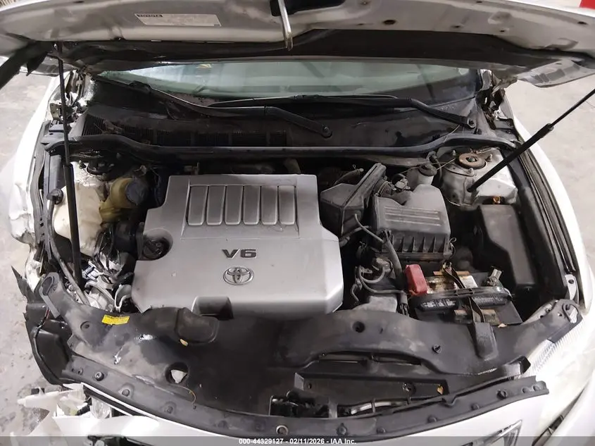 2011 TOYOTA CAMRY XLE V6