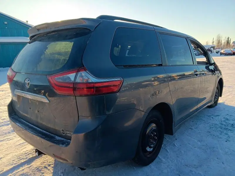2020 TOYOTA SIENNA XLE  