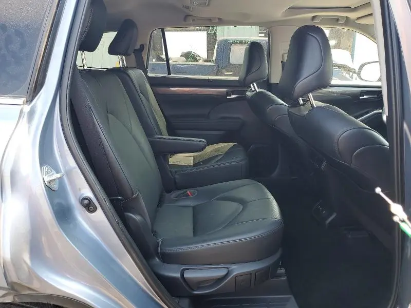 2021 TOYOTA HIGHLANDER LIMITED  