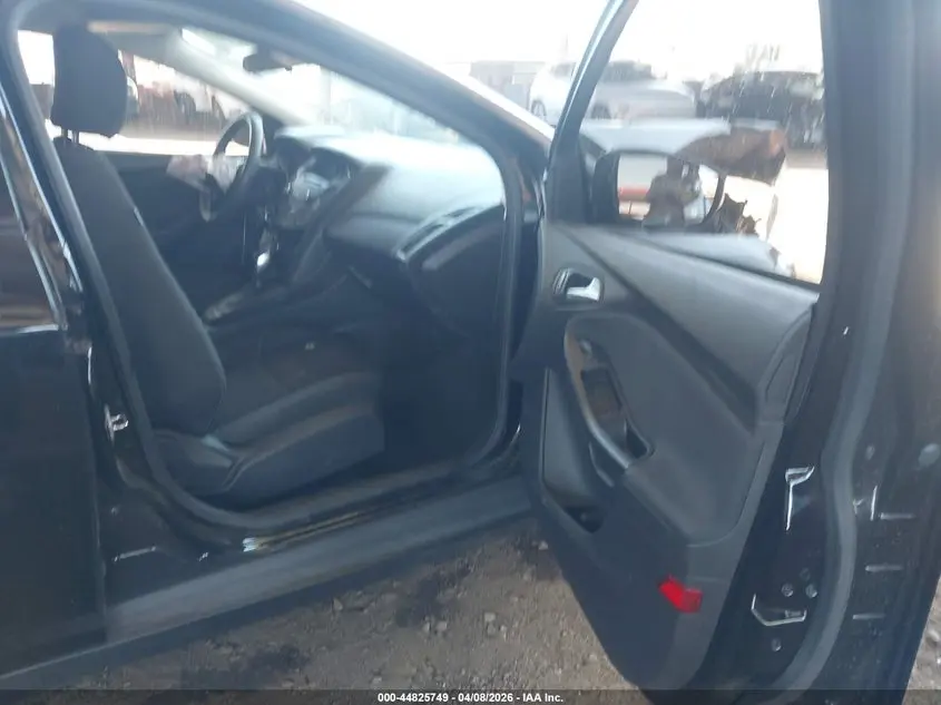 2017 FORD FOCUS SE