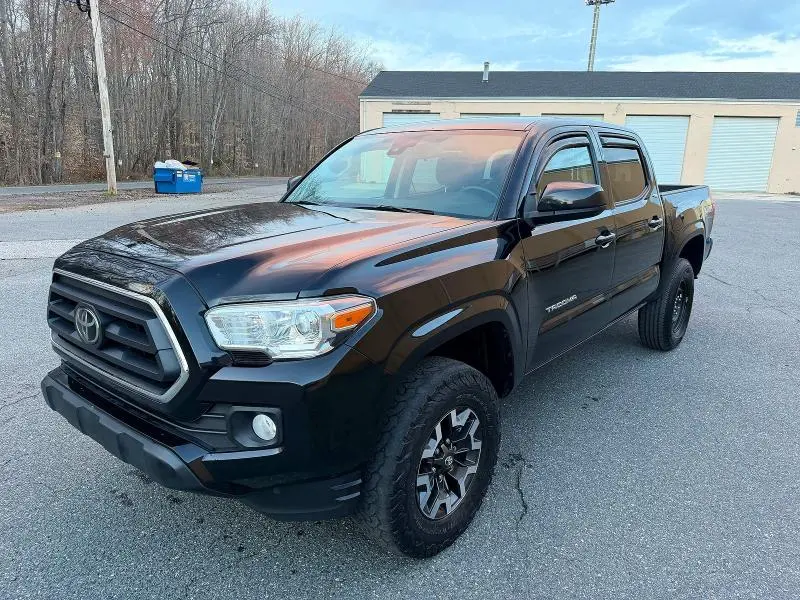 2020 TOYOTA TACOMA SR5  
