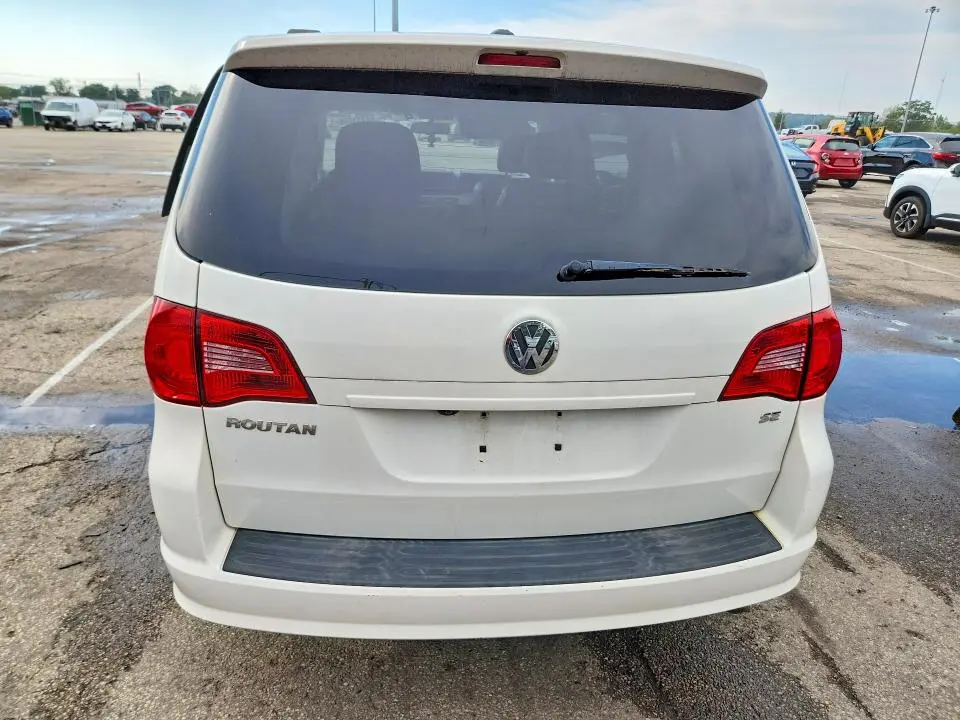 2011 VOLKSWAGEN ROUTAN SE  