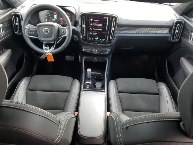 2022 VOLVO XC40 T5 R-DESIGN  