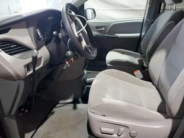 2018 TOYOTA SIENNA LE  