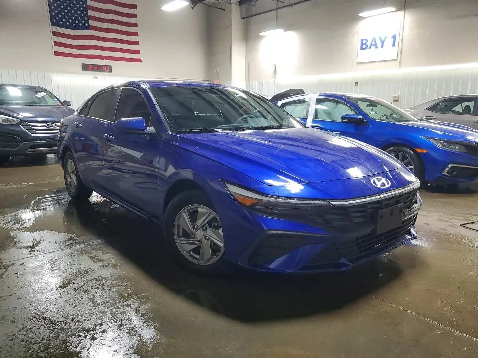 2024 HYUNDAI ELANTRA SE  