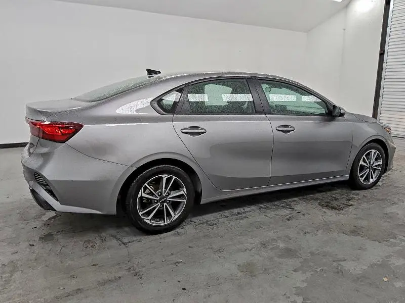 2023 KIA FORTE LX  