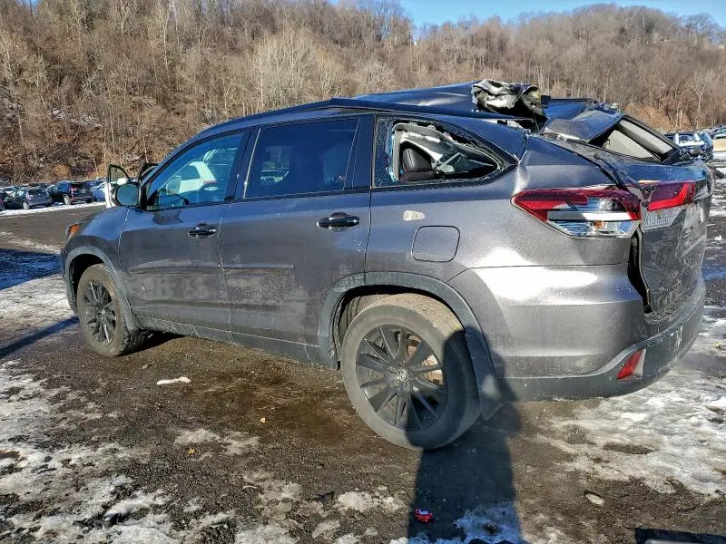 2019 TOYOTA HIGHLANDER SE  