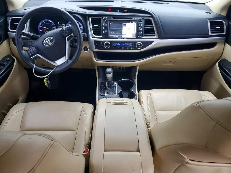 2019 TOYOTA HIGHLANDER SE  