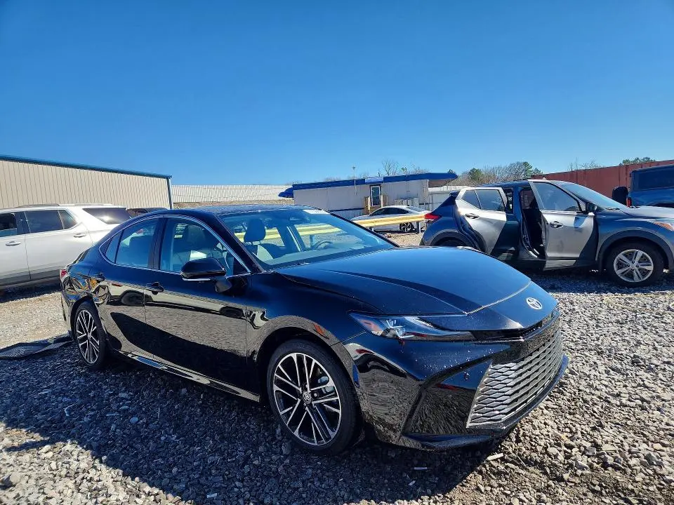 2025 TOYOTA CAMRY XLE  