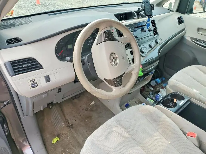 2011 TOYOTA SIENNA LE  