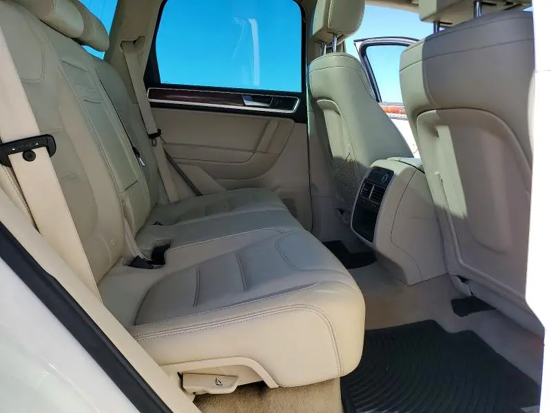 2011 VOLKSWAGEN TOUAREG V6  
