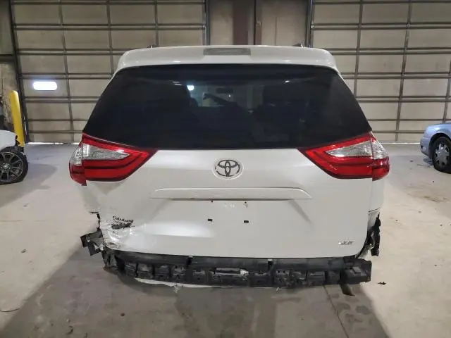 2017 TOYOTA SIENNA XLE  