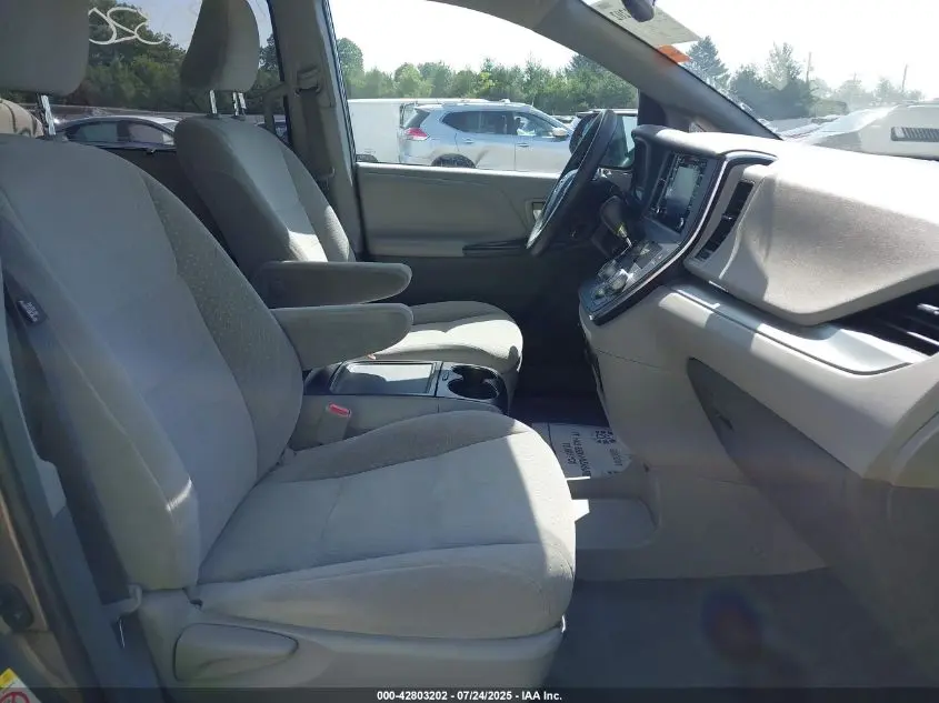 2019 TOYOTA SIENNA LE 8-PASSENGER