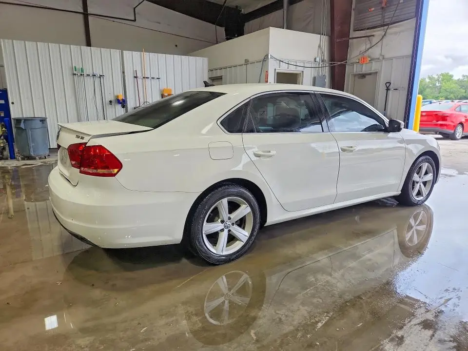 2013 VOLKSWAGEN PASSAT SE  