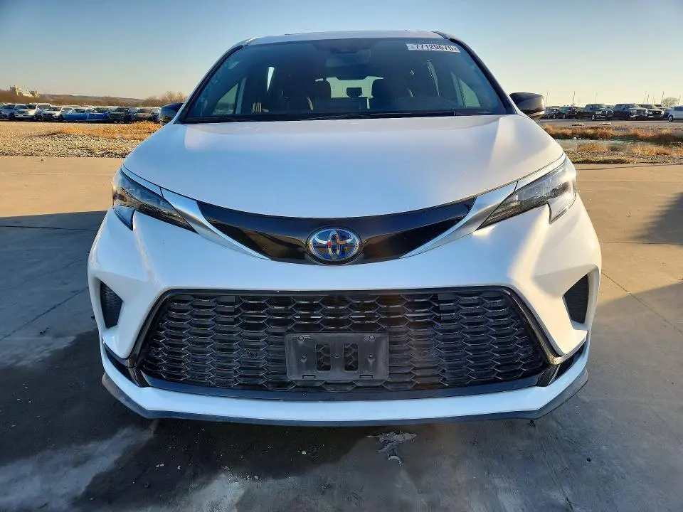 2022 TOYOTA SIENNA XSE 7-PASSENGER  
