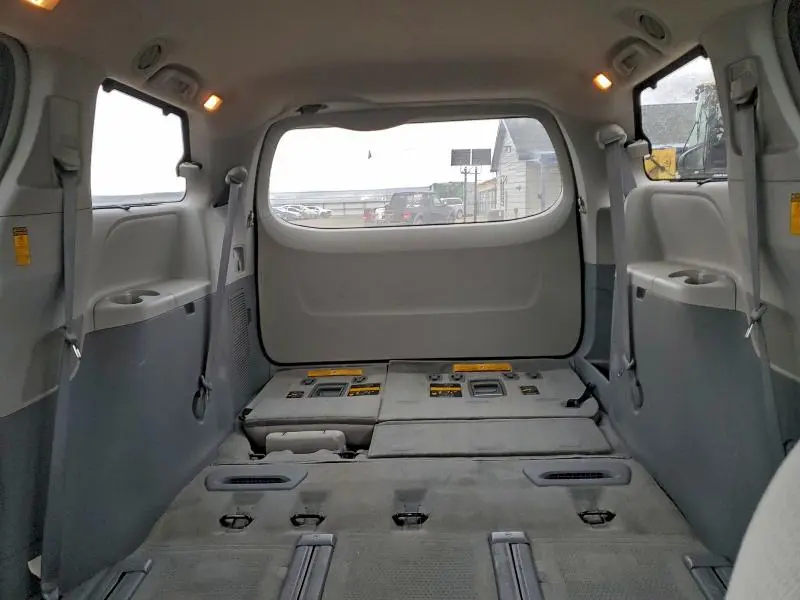 2014 TOYOTA SIENNA L 7-PASSENGER  