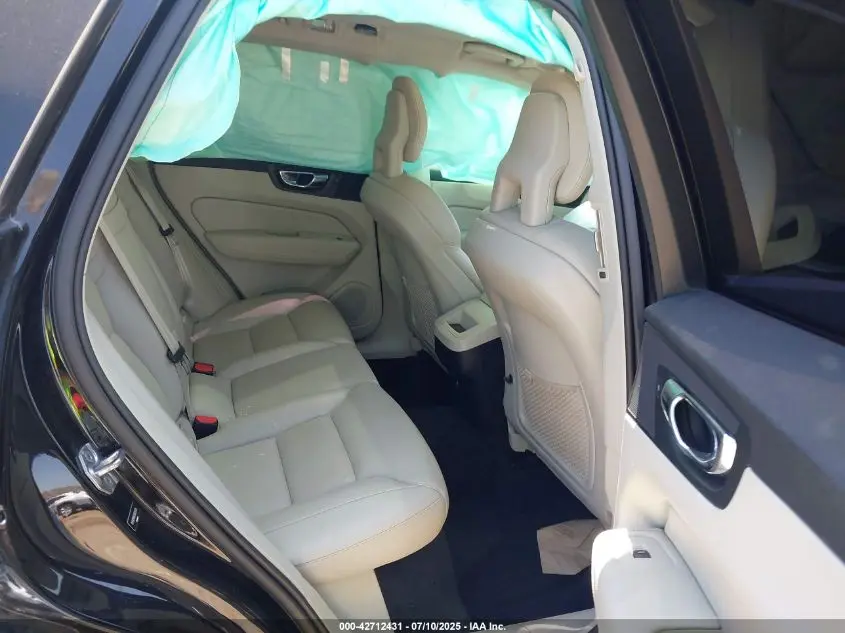 2018 VOLVO XC60 T5 MOMENTUM