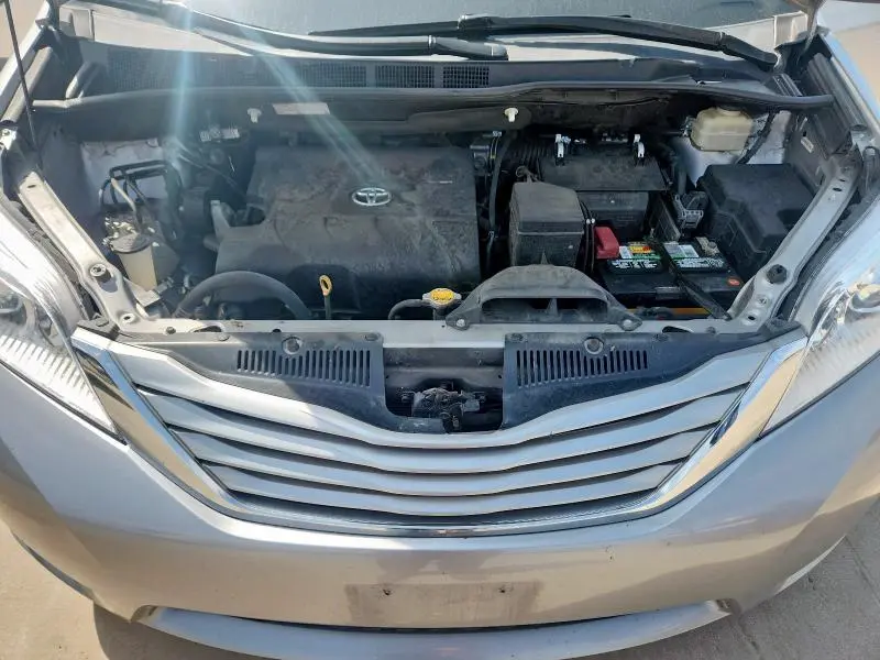 2016 TOYOTA SIENNA LE  