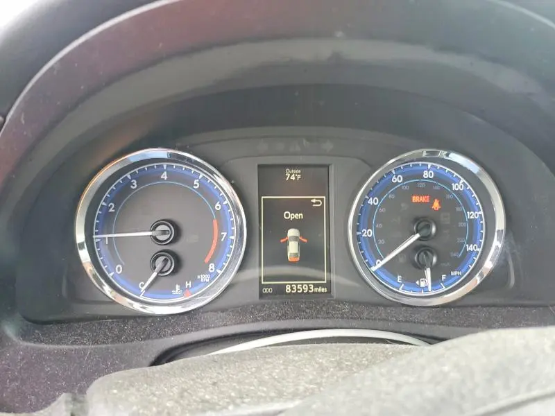 2018 TOYOTA COROLLA SE  