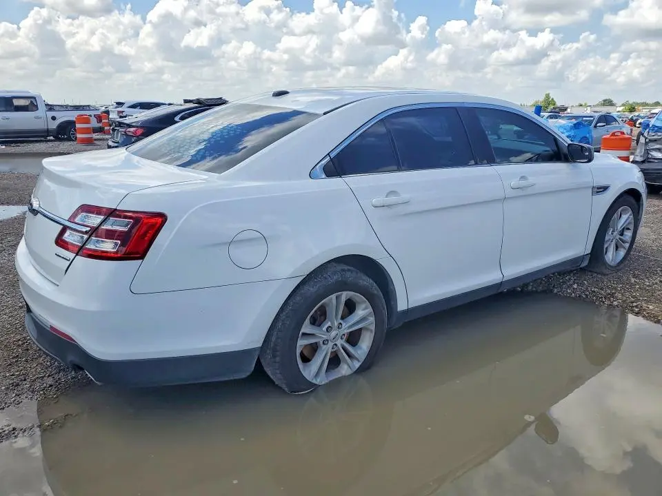 2018 FORD TAURUS SE  