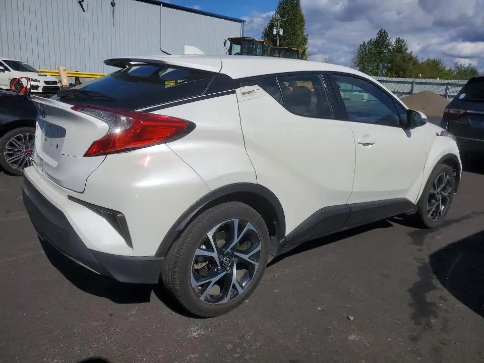 2021 TOYOTA C-HR XLE  