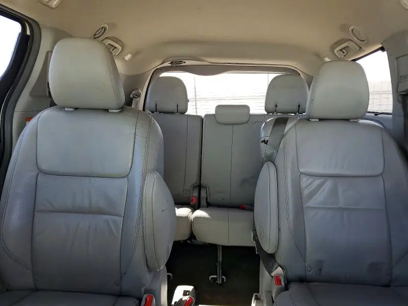 2017 TOYOTA SIENNA XLE  
