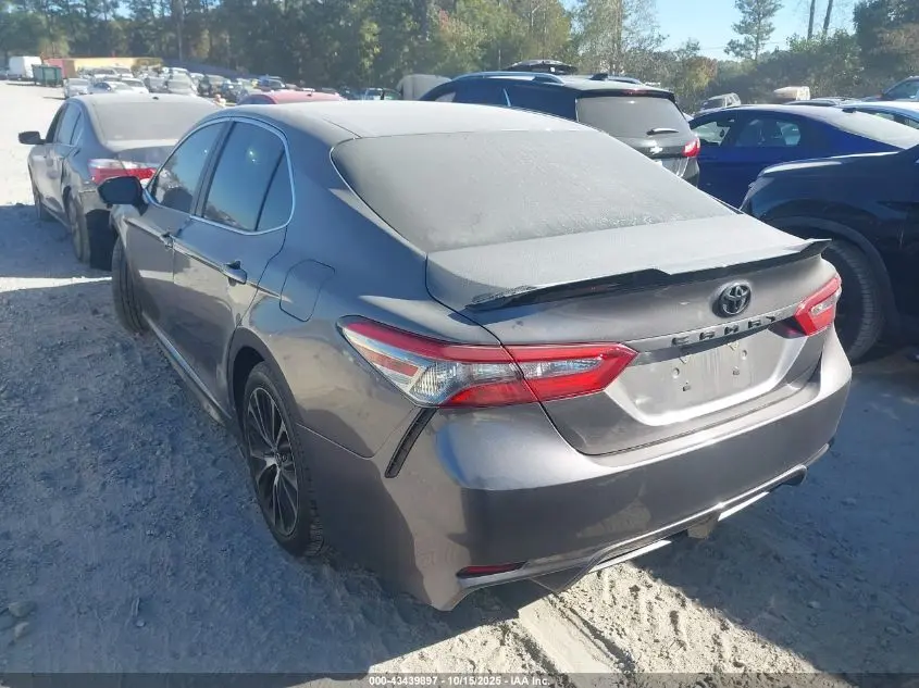 2018 TOYOTA CAMRY SE