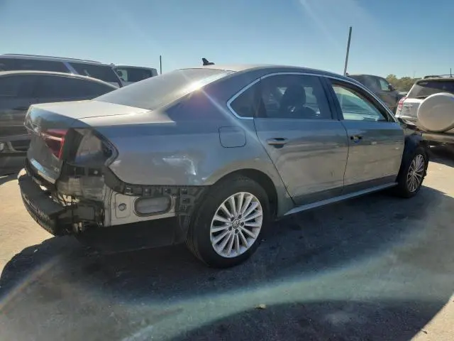 2017 VOLKSWAGEN PASSAT SE  